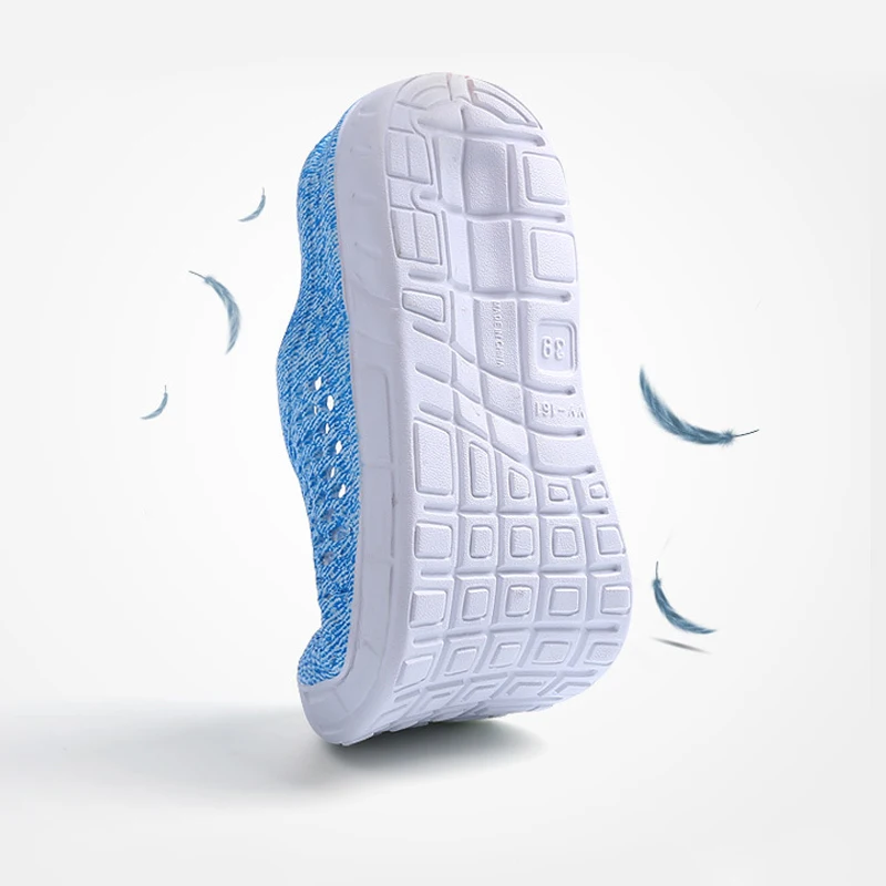 

New Women Water Sports Shoes Woman Sneakers Light Hollow Out Breathable Summer Beach Shoes Female Water Swim Shoe Plus Size