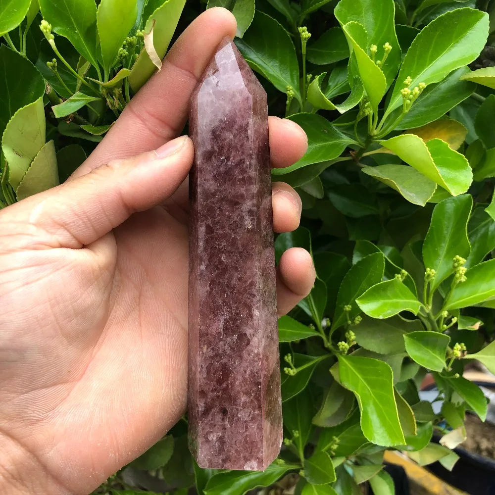 

1pcs Strawberry crystal pillar perfect decoration for good air healing