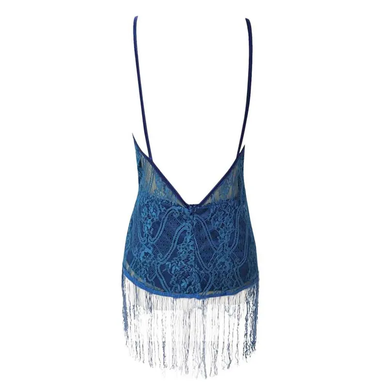 Женское облегающее платье с глубоким v-образным вырезом и открытой спиной