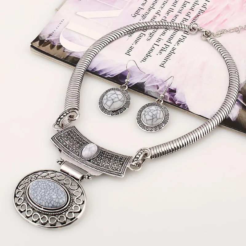 Antique Silver Color Butterfly Howlite Stone Pendant Vintage Statement Choker Collar Necklace Jewelry for Women | Украшения и