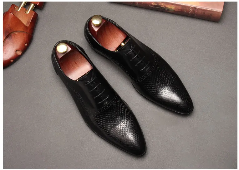Новинка Мужская обувь из змеиной кожи в британском стиле Обувь с острым носком на