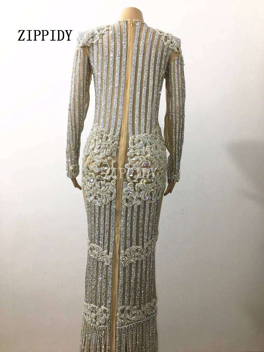 Рисунок 4 - Яркое блестящее платье стразы с кристаллами