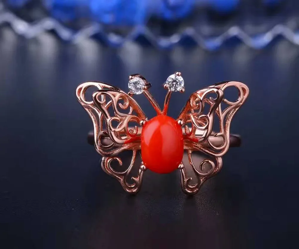

Кольцо из серебра 925 пробы с натуральным красным кораллом и драгоценным камнем