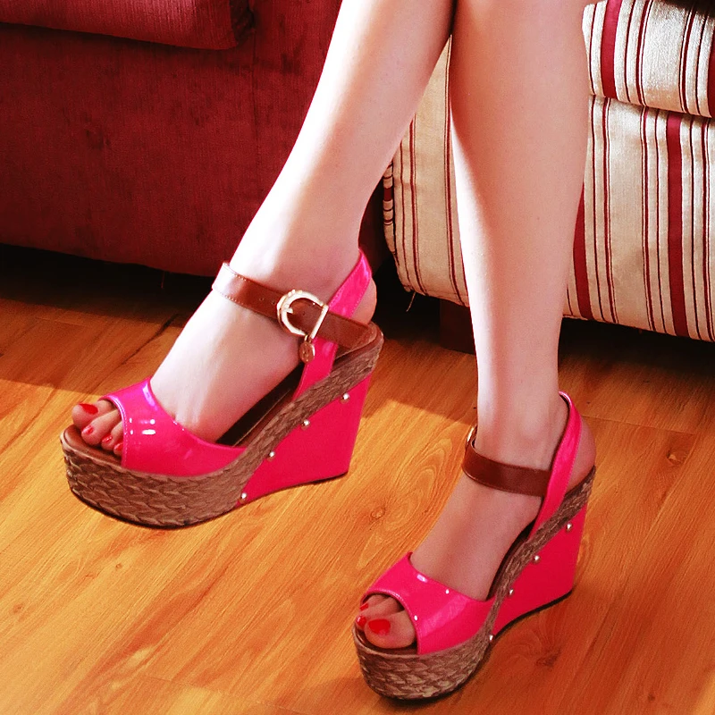 Новинка Летняя женская обувь пикантные Босоножки с открытым носком на платформе