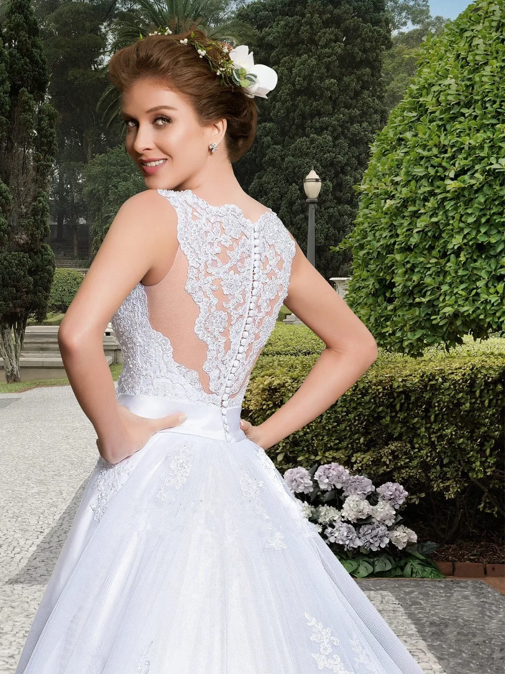 Мода романтические кружева свадебные платья 2016 аппликации о шея белые линии