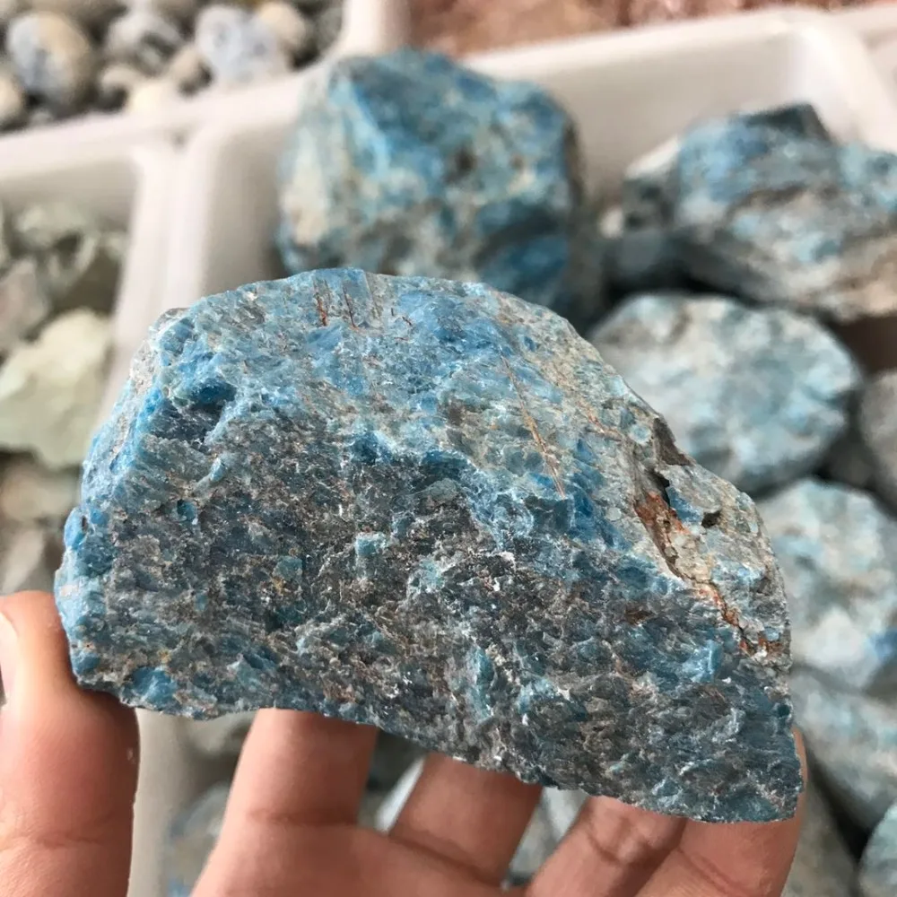 Необработанные синие apatite камни и минералы натуральный кристалл кварц для