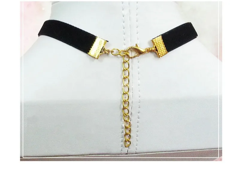 Ожерелье женское бархатное с коротким крестом в готическом стиле | Тематическая