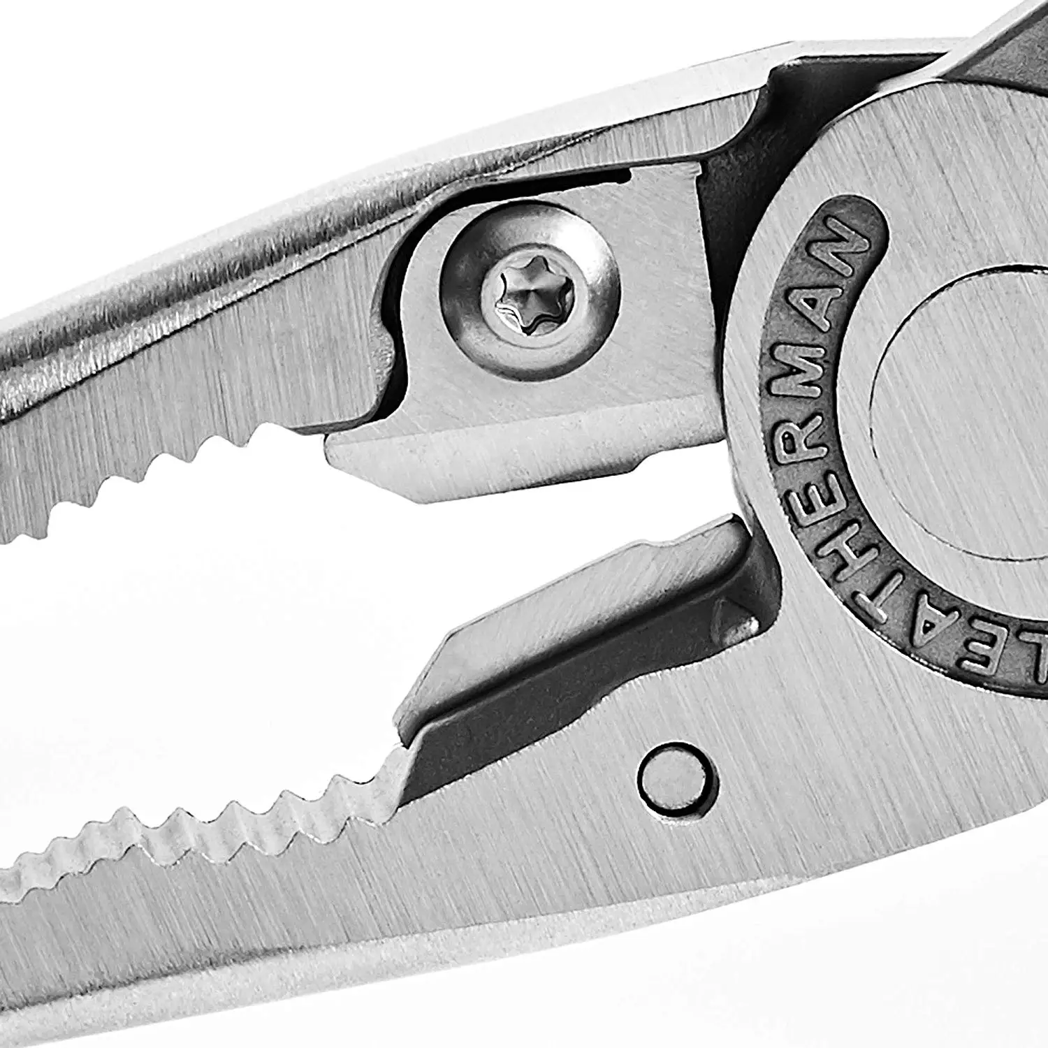 Мультитул LEATHERMAN-Charge+ TTi titanium с ножницами и высококачественными сменными кусачками из нержавеющей стали
