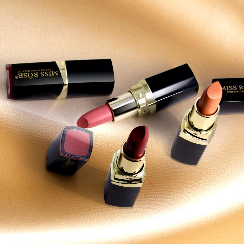 Матовая помада 24 цвета легкая в нанесении длинная блестящая бархатная Помада для