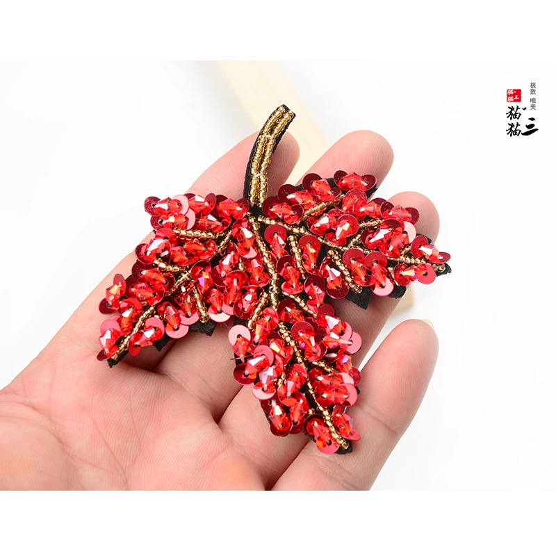 

handmade beaded sequin red Maple leaf patch applique for DIY coat shoes hat brooch sew-on
