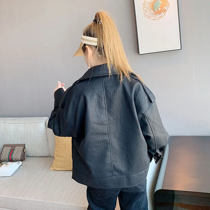 Кожаная куртка женская 2019 Новая Осенняя Черная из искусственной кожи Модная с
