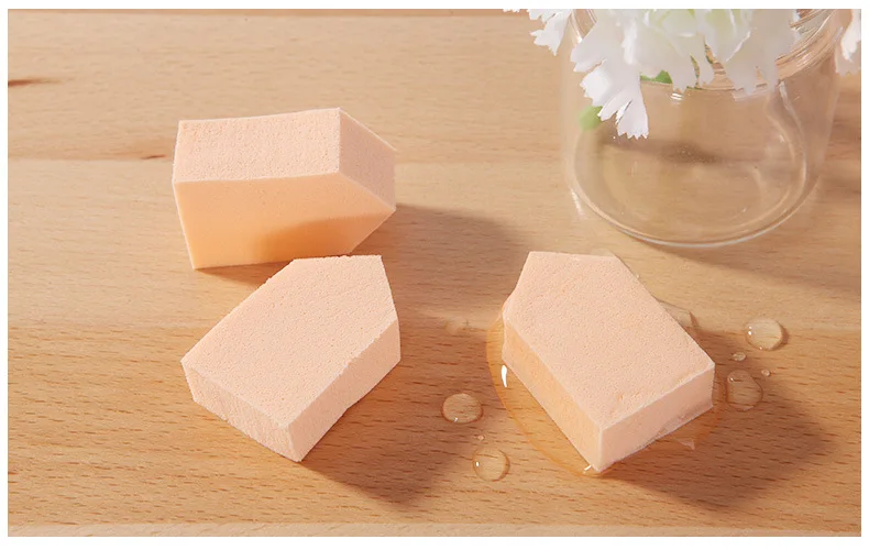 30 Pieces White Triangle Makeup Sponge Blending Foundation Wet Dry Use Puff Cosmetic Kit |