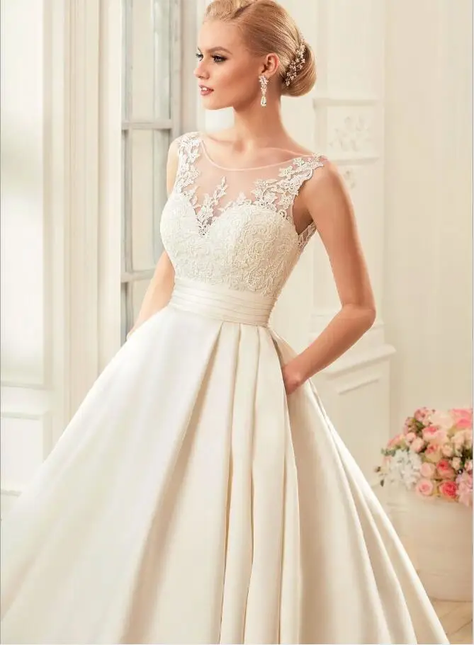 Женское атласное платье белое и цвета слоновой кости с открытой спиной|Свадебные