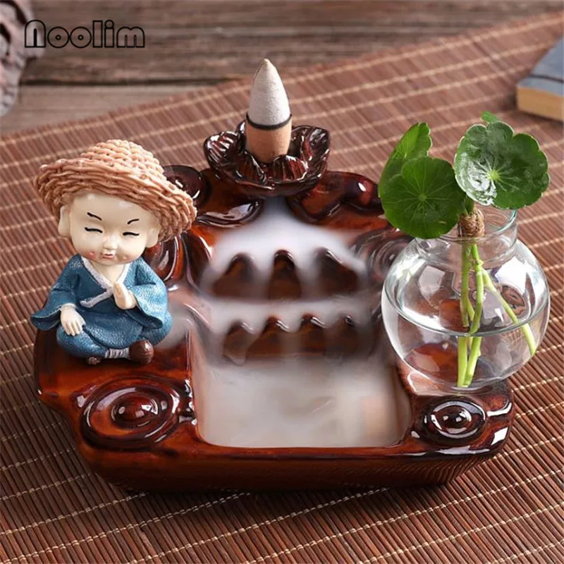 Керамическая ваза-монах с зеленым растением курильница обратным потоком