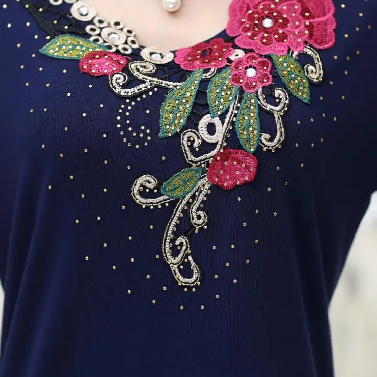 Женская трикотажная футболка для женщин среднего возраста с трехмерной вышивкой