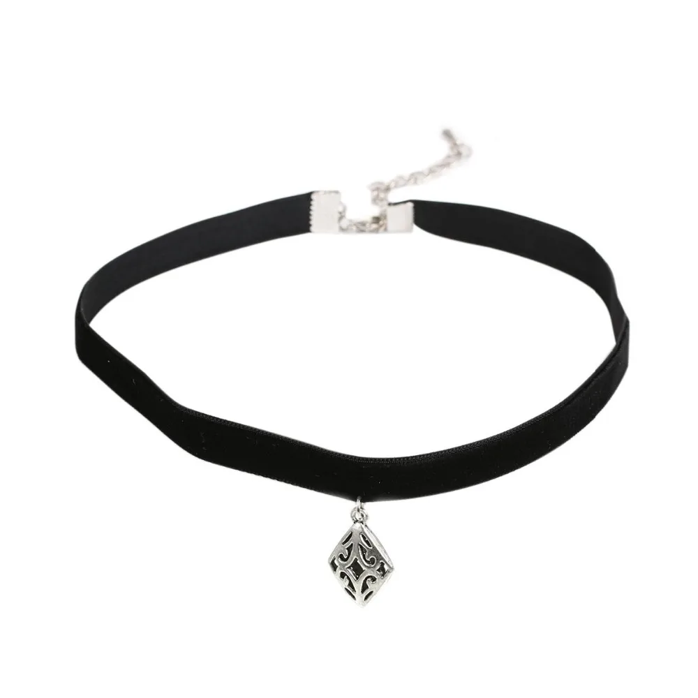 DoreenBeads колье-чокер ручной работы черный вельвет серебряный цвет ромбовидный узор