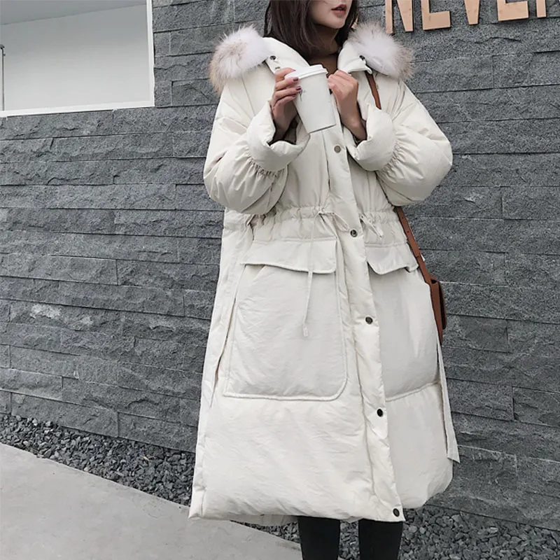 Куртка женская длинная с капюшоном и воротником из натурального меха енота 90%