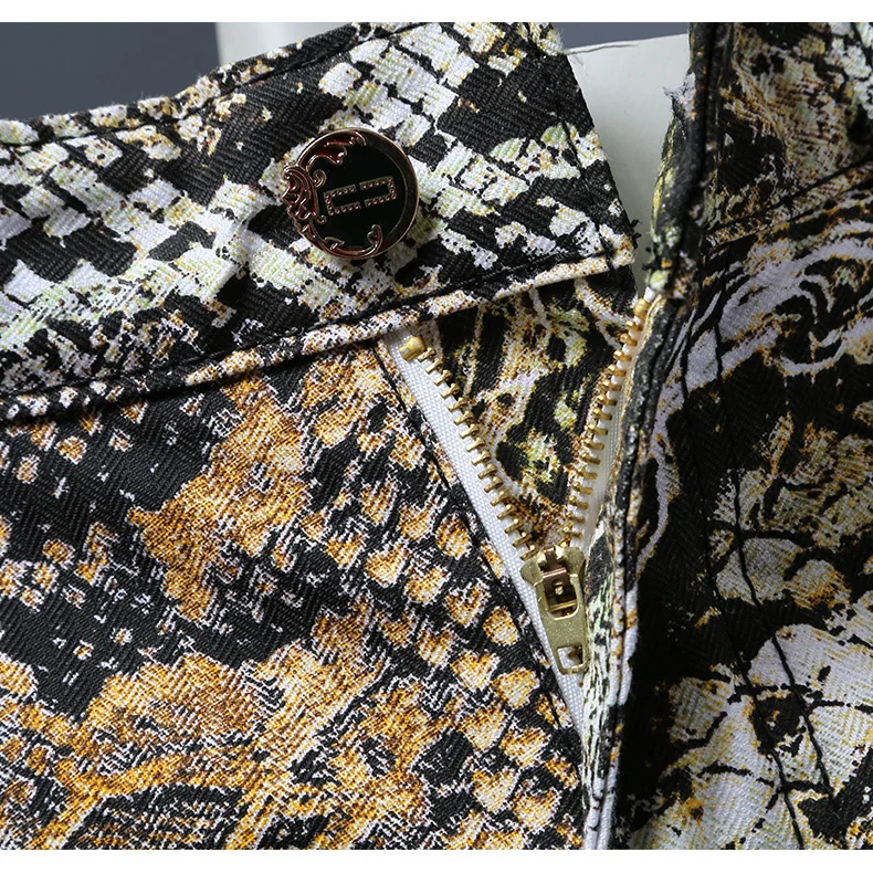 Тонкий срез Змеиный зерна печати джинсы мужские цветные рисунок или узор ночной клуб личности брюки цветок брюки