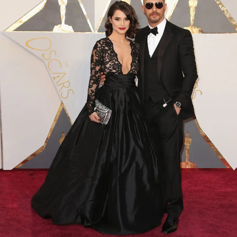 2016 Оскар Черный Вечерние Платья Глубокий V Шеи Длинным Рукавом Кружева Линия