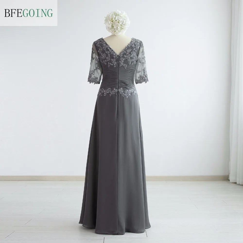 Серое шифоновое кружевное платье с бисером и v образным вырезом а силуэта