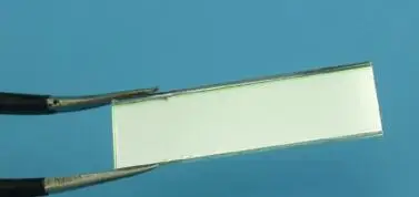 Стеклянный объектив с покрытием имеет пиковый коэффициент пропускания 93% или