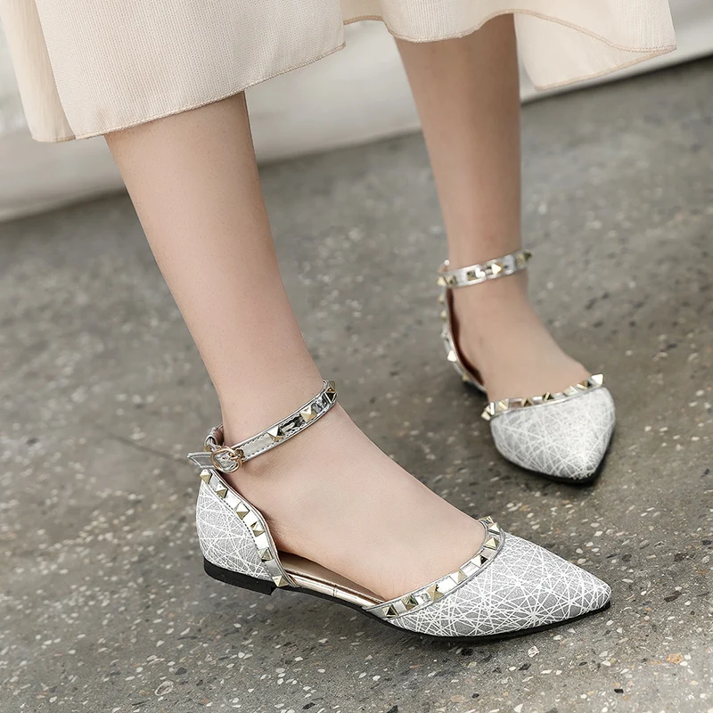 2018 Sandals buckle flat with rivets shoes womens sandals shallow pointed toe golden single women Q00005 | Обувь