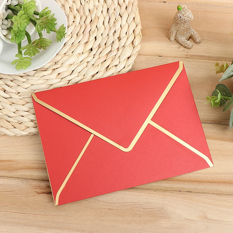 red 25 шт 250gsm конверты с золотым тиснением для свадебных бизнес-приглашений 19*14 см, 17,5*12,5 см - Цвет: red