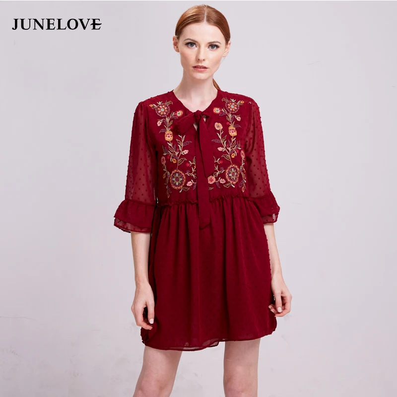 Женское мини платье JuneLove кружевное с цветочной вышивкой и бантом на осень зиму