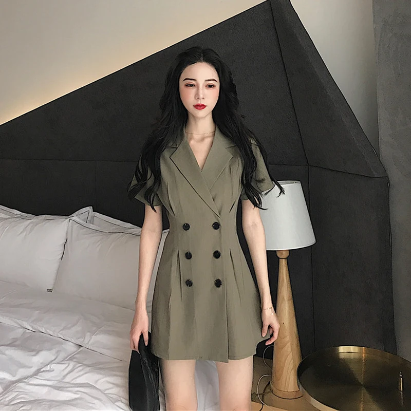 Женское платье в стиле милитари ТРАПЕЦИЕВИДНОЕ однотонное на пуговицах с