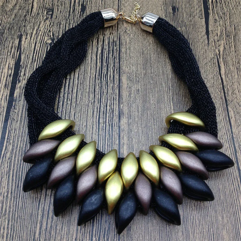 Комплект из колье и серёг под золото акрил|Цепочки| |