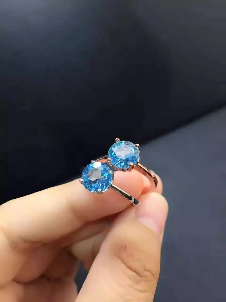 

Женское кольцо из серебра 925 пробы, с голубым топазом