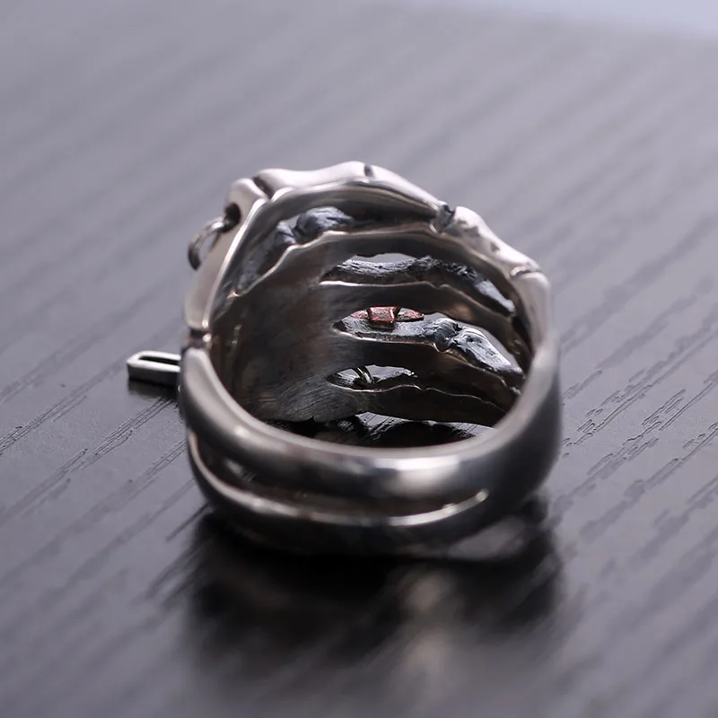 Мужское кольцо с черепом ZABRA серебряное красным в стиле панк-рок готическое