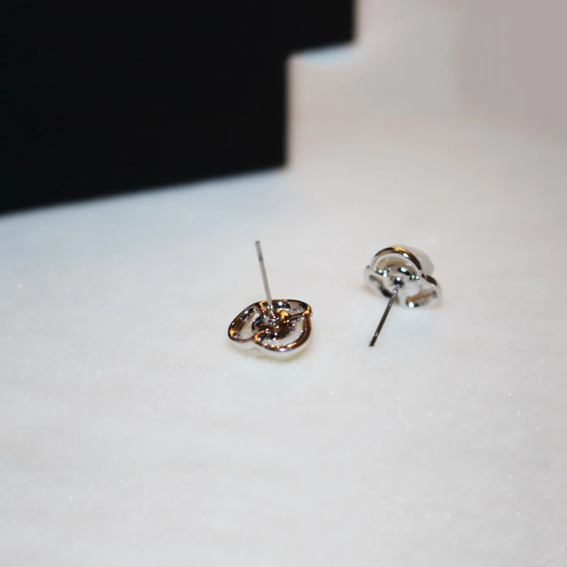 

2019 Fashion Jewelry White Flower Ear Stud Rose Camellia Stud Earrings For Women Female Jewelry Wholesale Free Shipping