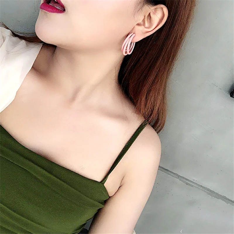 HUANZHI летние корейские конфетные цвета геометрические три слоя C формы серьги-кольца из металла для женщин девушек Подарок вечерние ювелирные изделия
