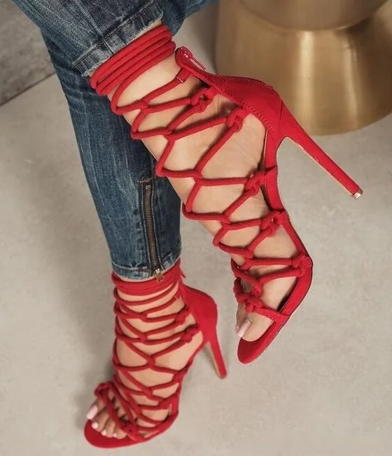 Соблазнительные красные замшевые женские сандалии с перекрестными ремешками