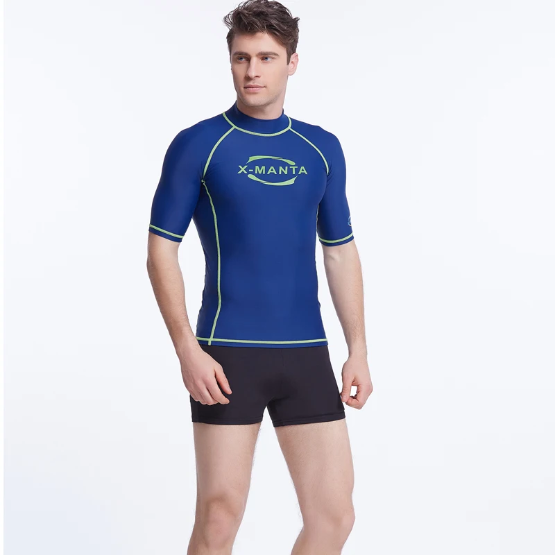 Лето 2016 короткий рукав Рашгард купальный костюм для мужчин синяя надпись