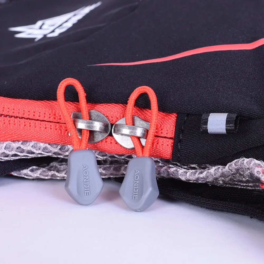 저렴한 AONIJIE 남성 여성 경량 트레일 러닝 백팩 야외 스포츠 하이킹 레이싱 백 (옵션 수화 물 주머니 병 포함)