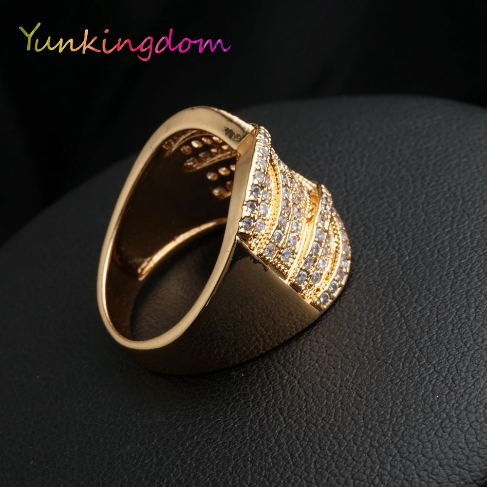 

Yunkingdom New shining full rhinestone finger rings for woman luxurious gold color charming fashion jewelry