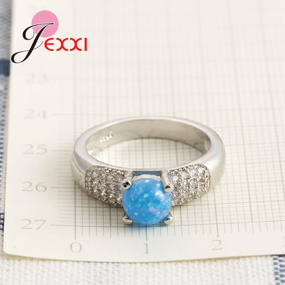 Женское ювелирное изделие с круглым опалом серебро 925 пробы