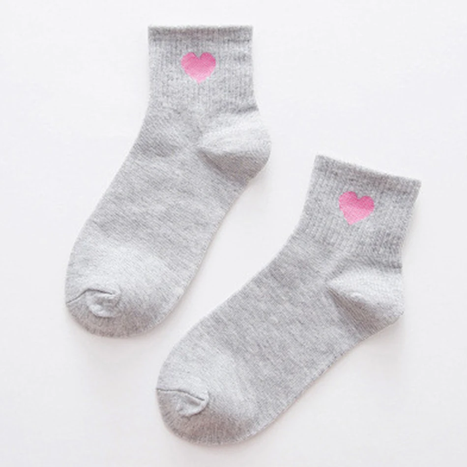 Летние носки для женщин милый стиль хлопок черный и белый серый сердце удобные