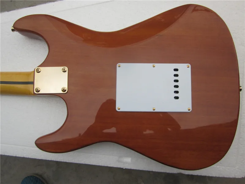 Electric guitar 2016 NEW electric guitar/ sunburst color maple neck /with S-S-S pickups/guitar in china | Спорт и развлечения