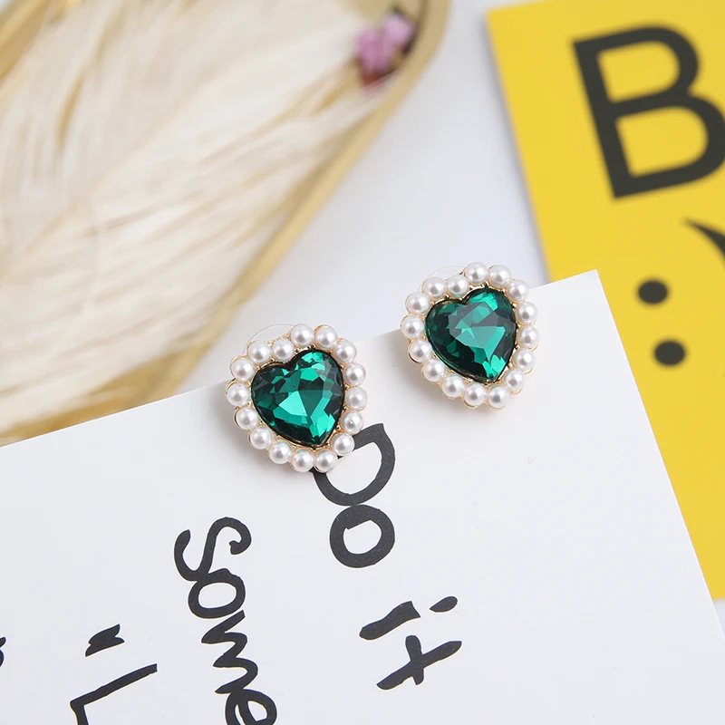 Женские серьги гвоздики с жемчугом и сердечком корейский стиль эффектные
