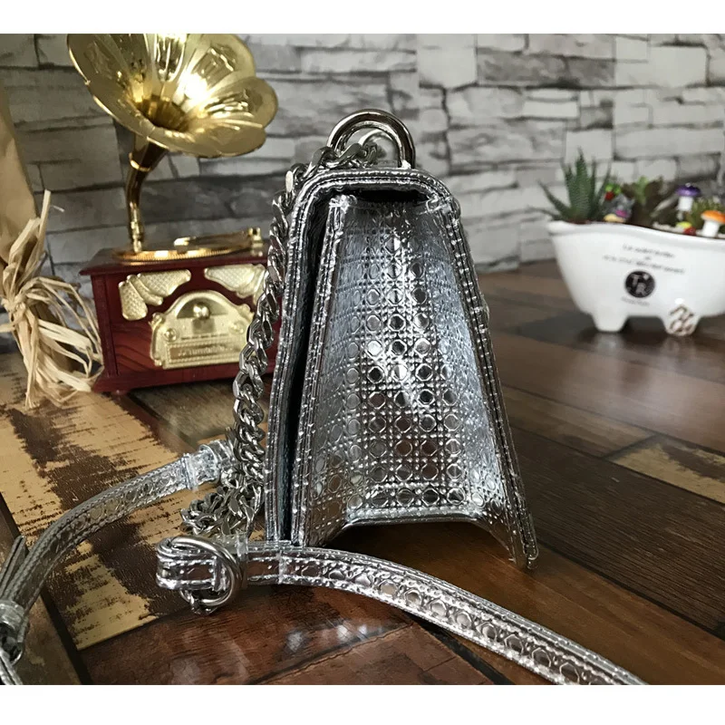 Новый бренд Для женщин Курьерские сумки металлик Цвет Цепи клапаном PU