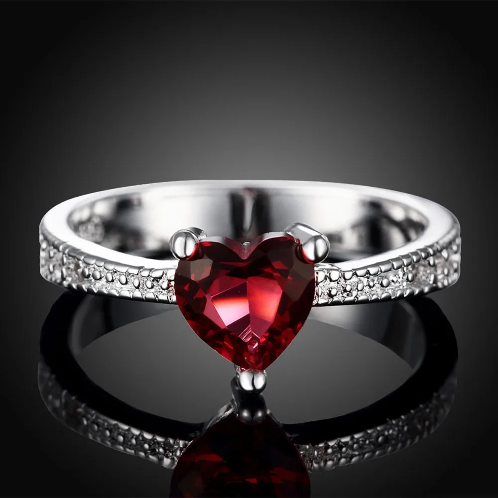 Женское кольцо в форме сердца серебряное с красным сердечком размер 8 оптовая