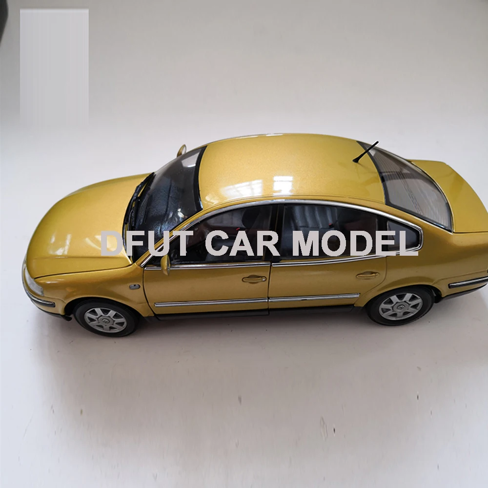 Литой 1:24 сплав PASSAT B5 модель автомобиля Детские игрушечные машинки оригинальные авторизованные подлинные детские игрушки