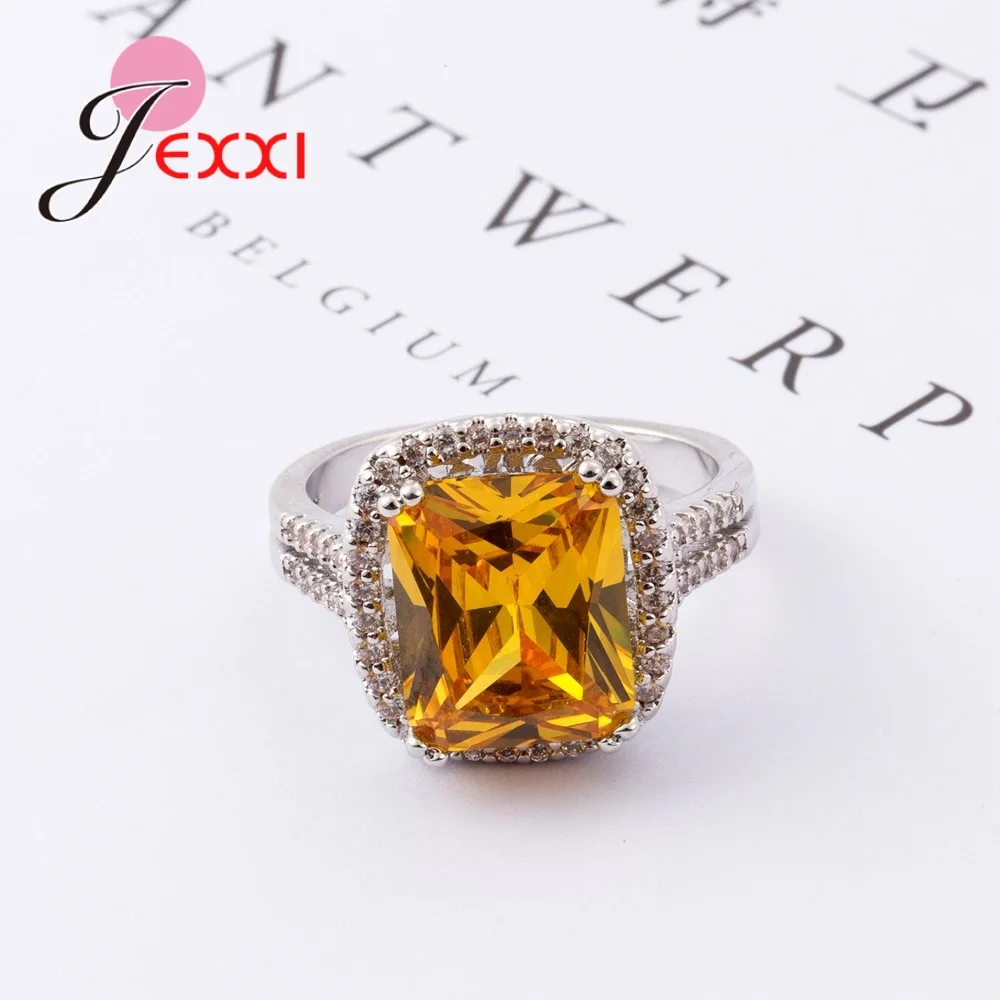 Кольцо из серебра 100% пробы с блестящим оранжевым прямоугольным фианитом |