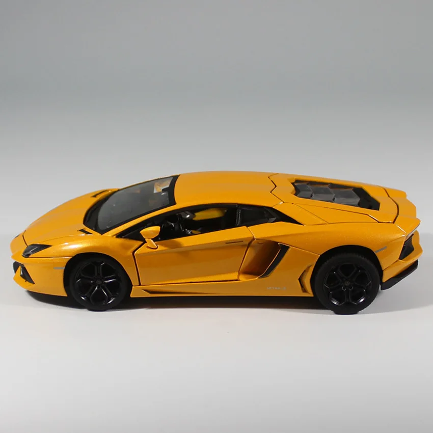 Спортивный автомобиль Aventador LP700 4 Сплав статическая модель 1:24 SportsCar Ограниченная