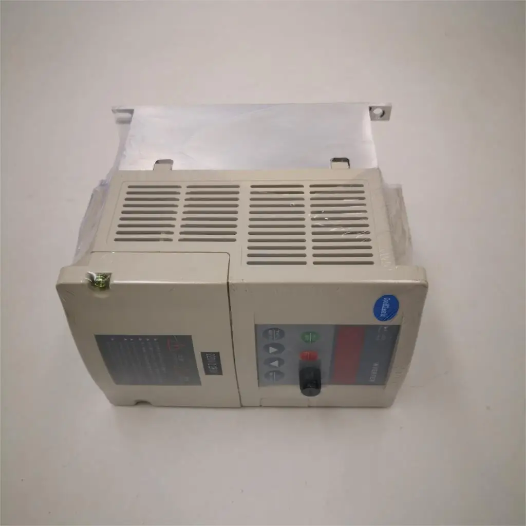 Инвертор VFD ZW-S1-2T 110 кВт/220 кВт однофазный в/в вход и для трехфазного двигателя с кабелем 2 м и внешней панелью