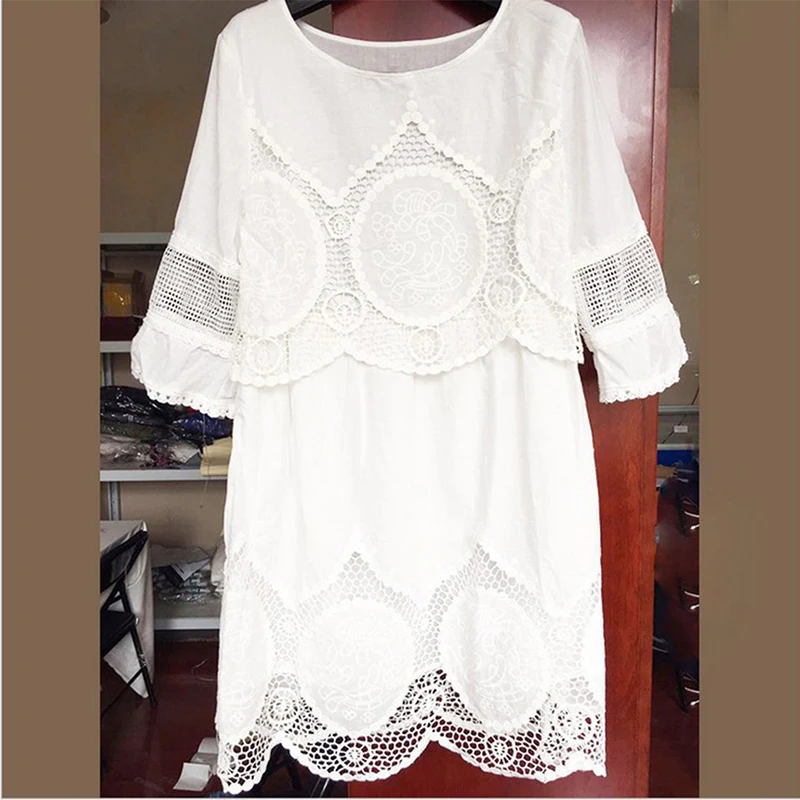 Белое богемное пляжное платье для отдыха на выходных кружевное ажурное мини с