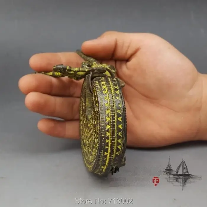 Старый замок из чистой меди покровитель круглая форма висячего замка и два ключа